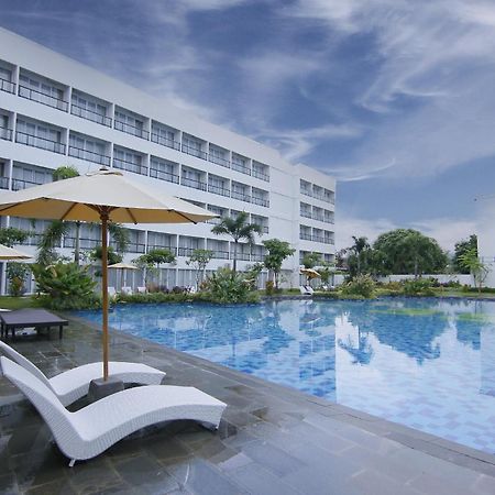 Raja Hotel Kuta Mandalika Resort & Convention ภายนอก รูปภาพ