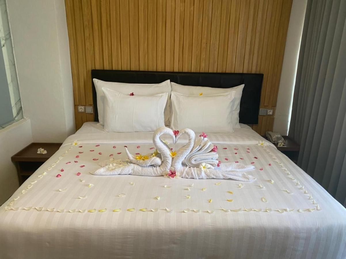 Raja Hotel Kuta Mandalika Resort & Convention ภายนอก รูปภาพ