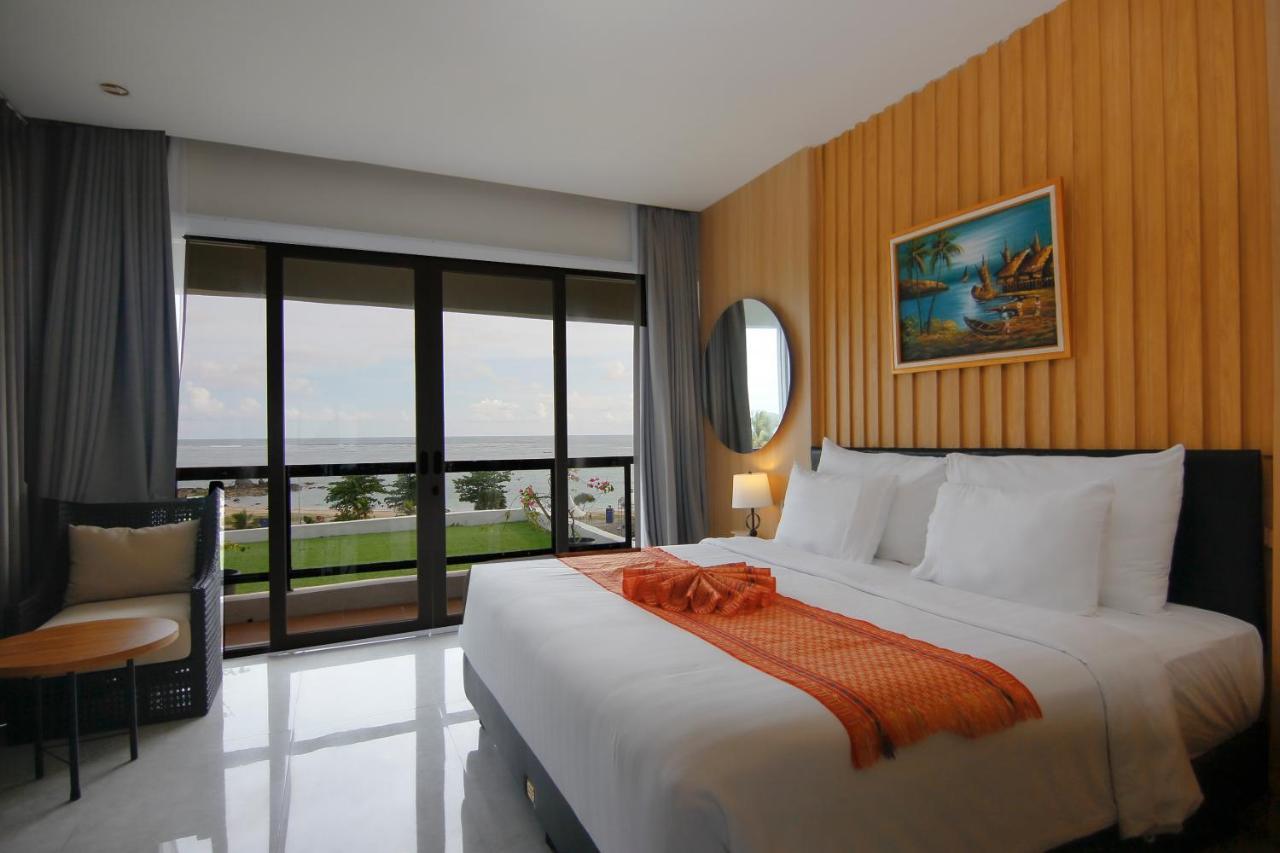 Raja Hotel Kuta Mandalika Resort & Convention ภายนอก รูปภาพ
