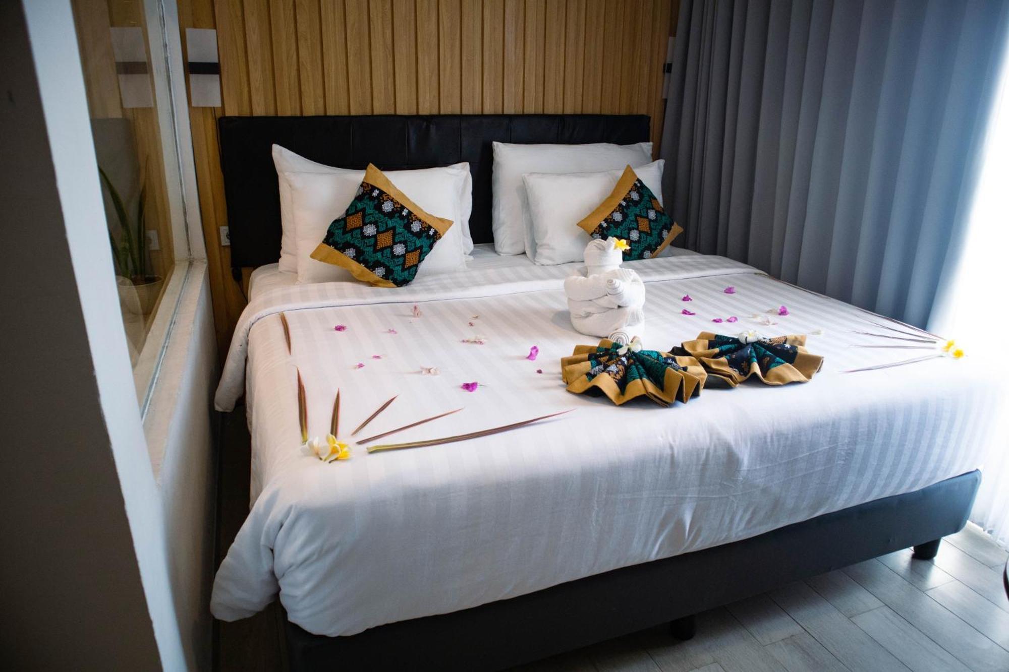 Raja Hotel Kuta Mandalika Resort & Convention ภายนอก รูปภาพ