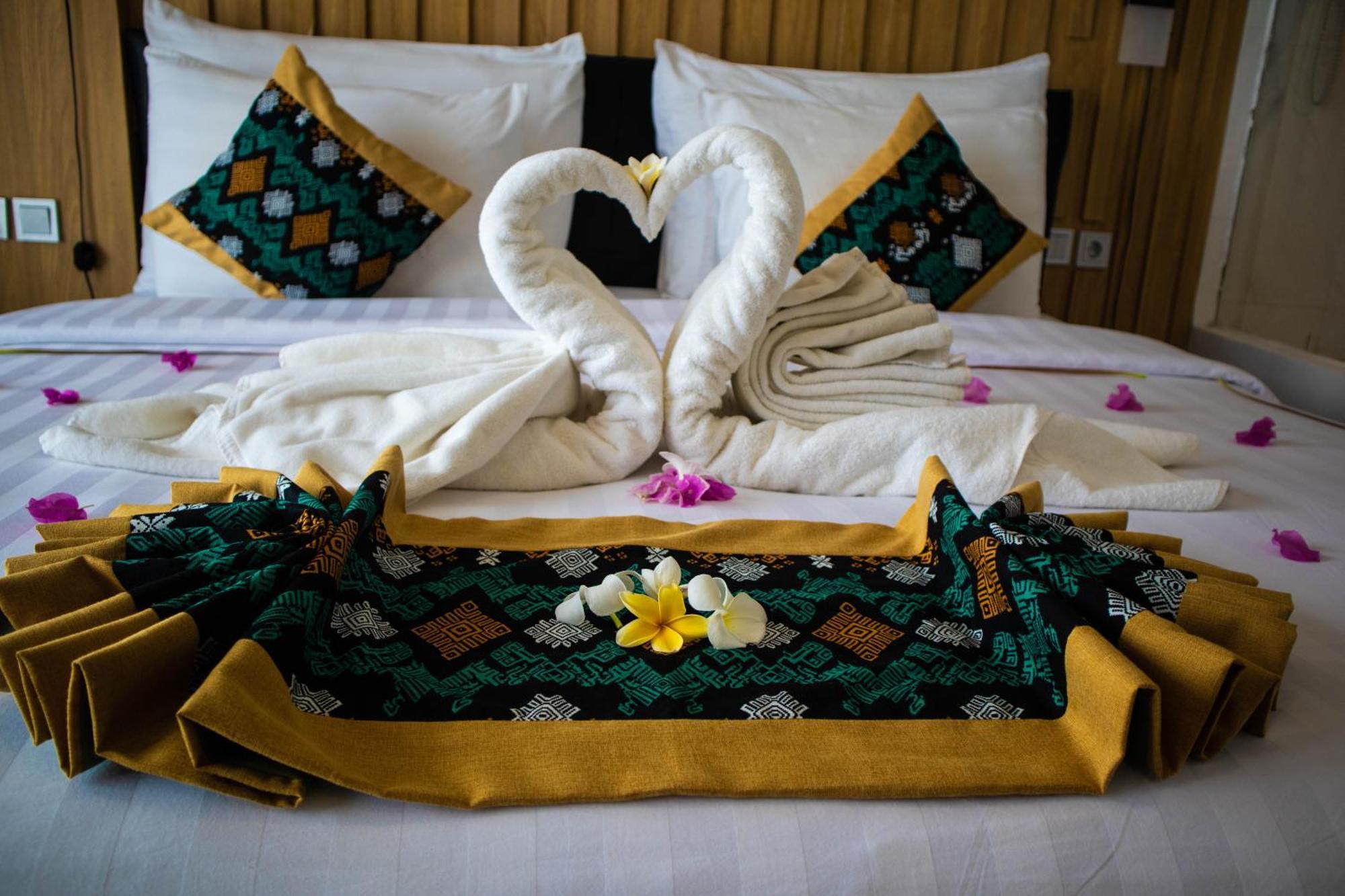 Raja Hotel Kuta Mandalika Resort & Convention ภายนอก รูปภาพ
