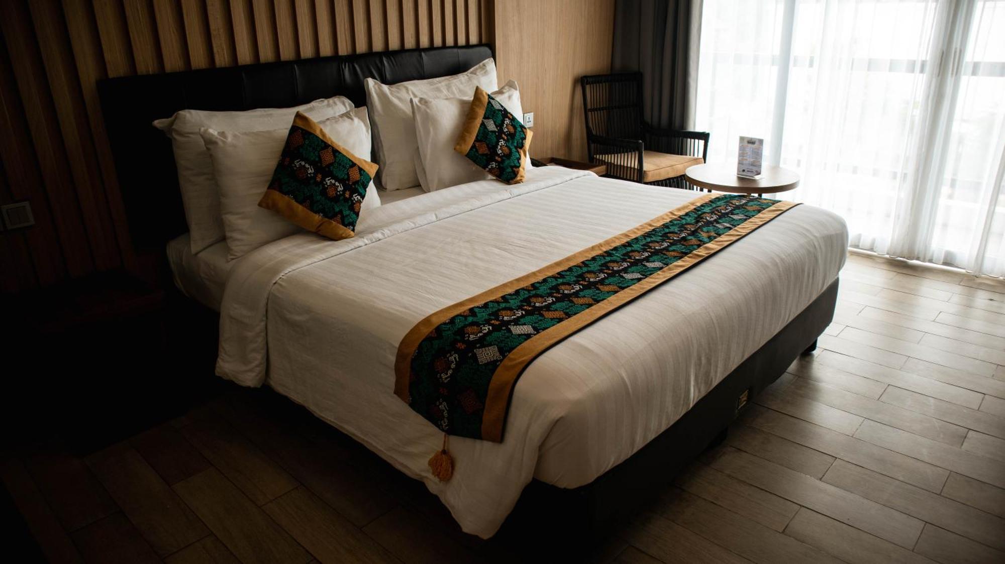 Raja Hotel Kuta Mandalika Resort & Convention ภายนอก รูปภาพ