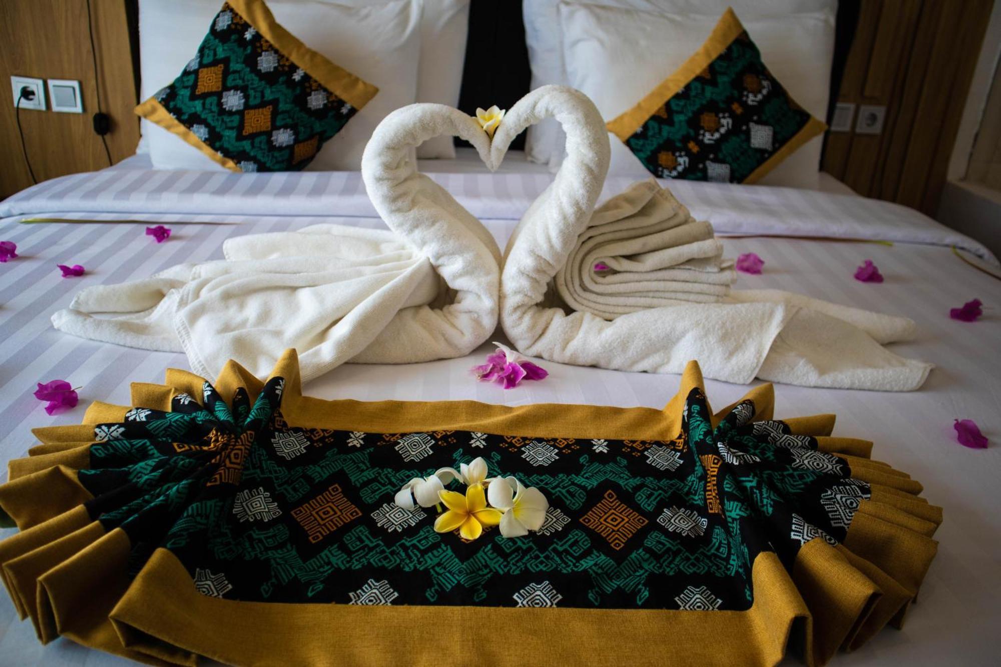 Raja Hotel Kuta Mandalika Resort & Convention ภายนอก รูปภาพ
