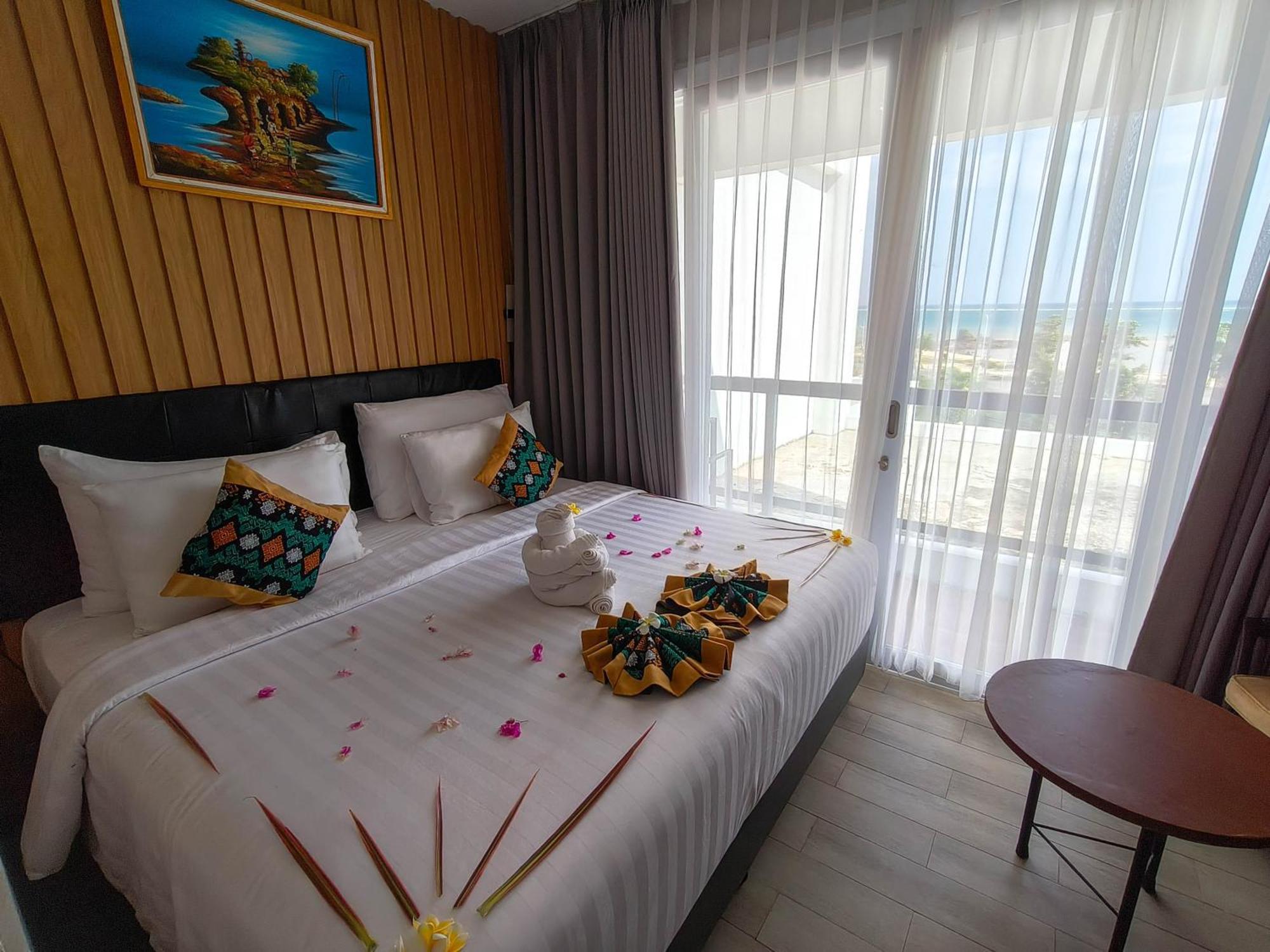 Raja Hotel Kuta Mandalika Resort & Convention ภายนอก รูปภาพ