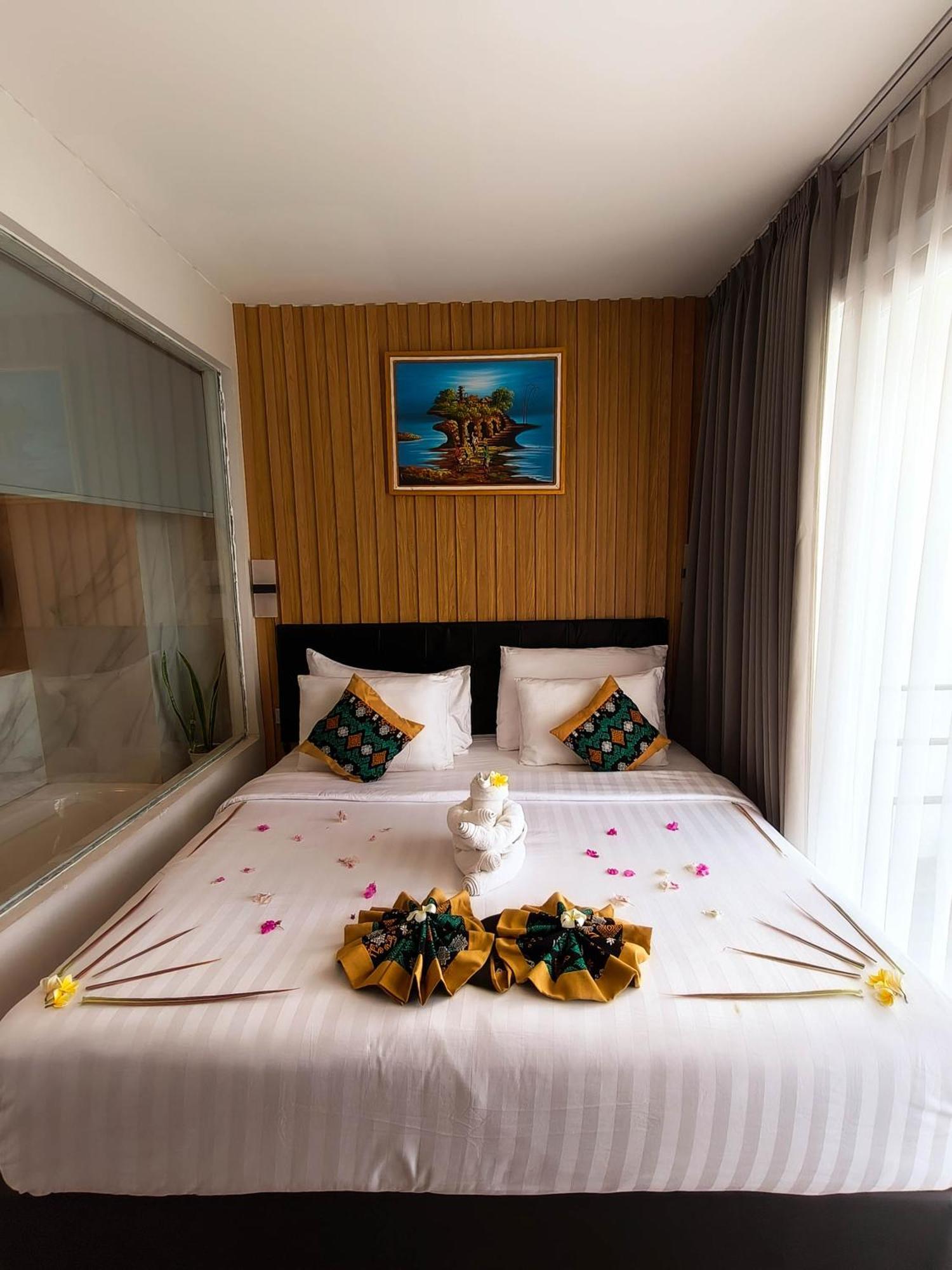 Raja Hotel Kuta Mandalika Resort & Convention ภายนอก รูปภาพ