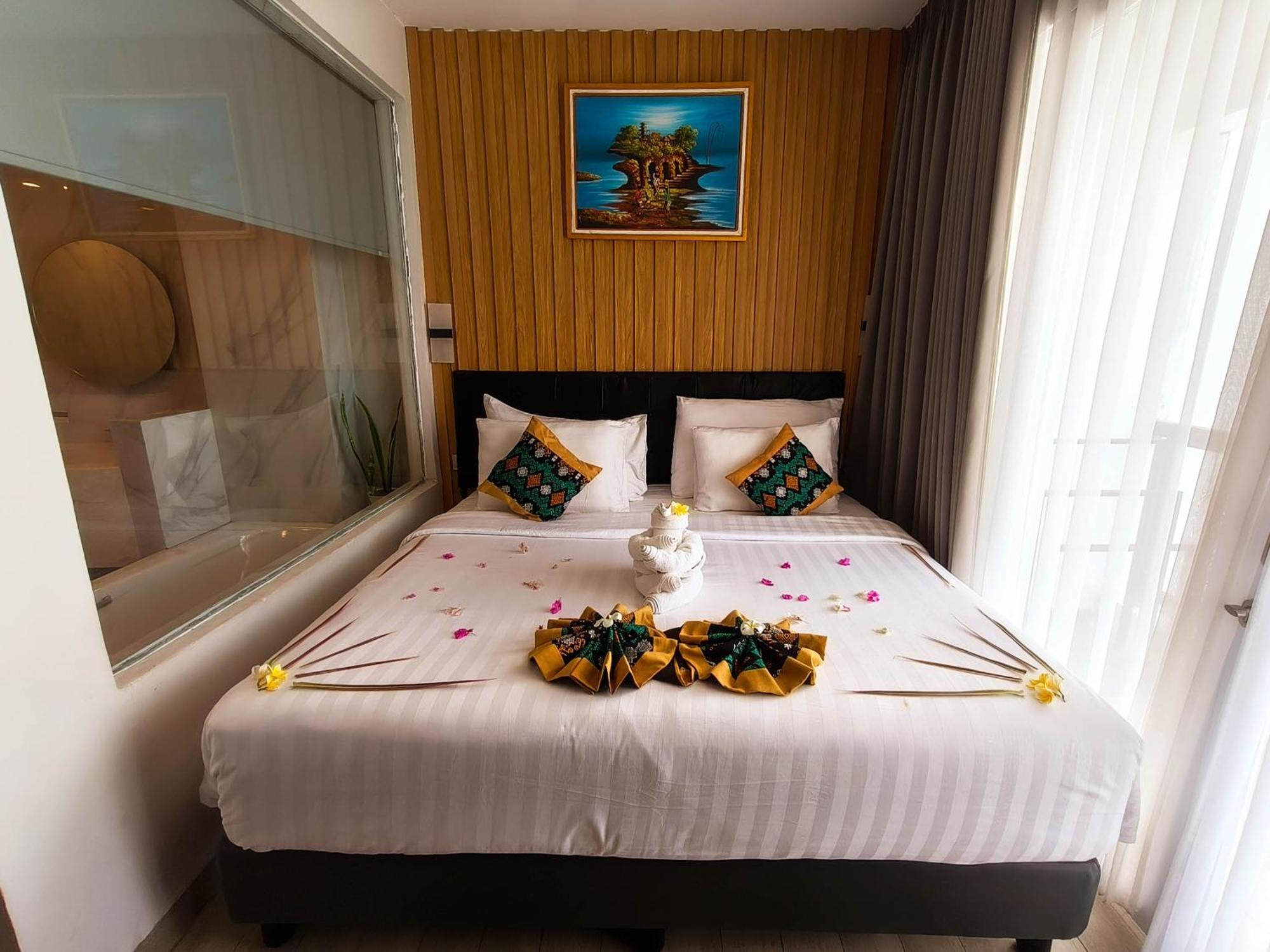 Raja Hotel Kuta Mandalika Resort & Convention ภายนอก รูปภาพ