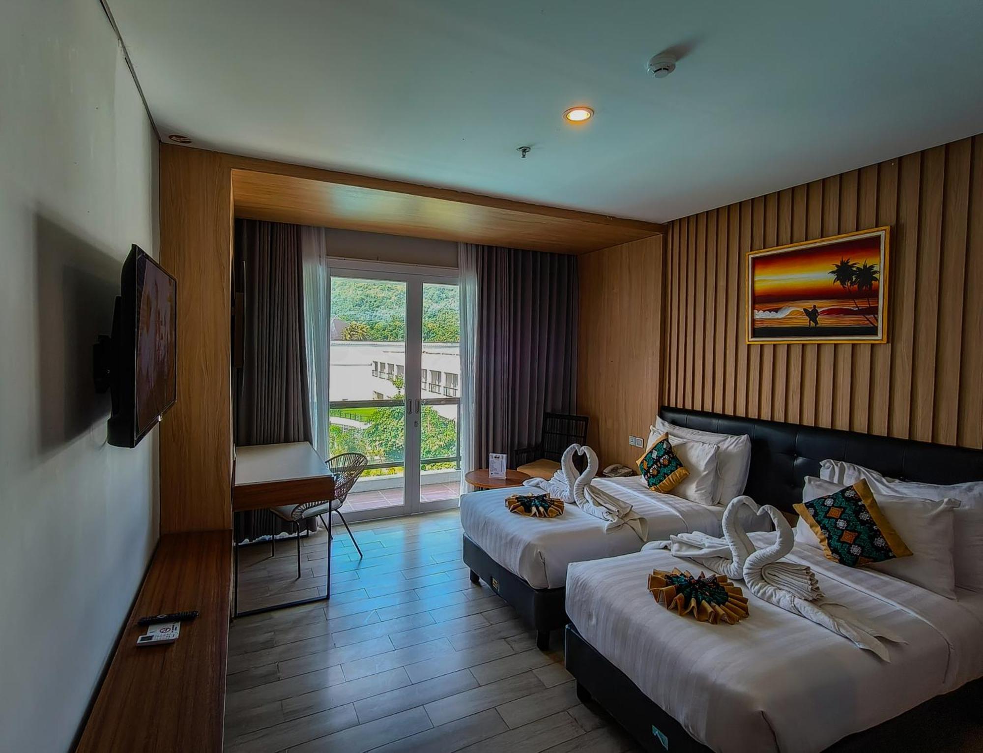 Raja Hotel Kuta Mandalika Resort & Convention ภายนอก รูปภาพ