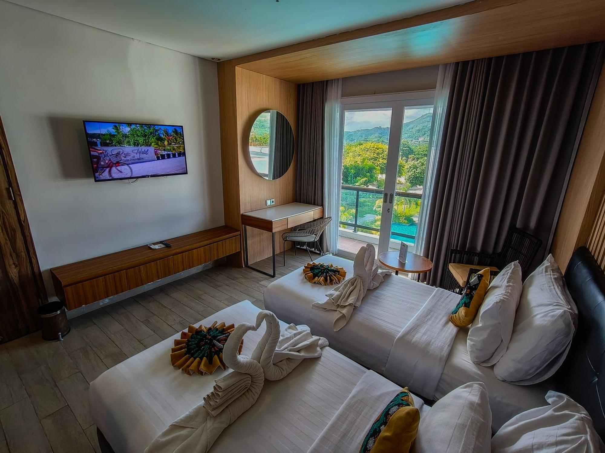Raja Hotel Kuta Mandalika Resort & Convention ภายนอก รูปภาพ