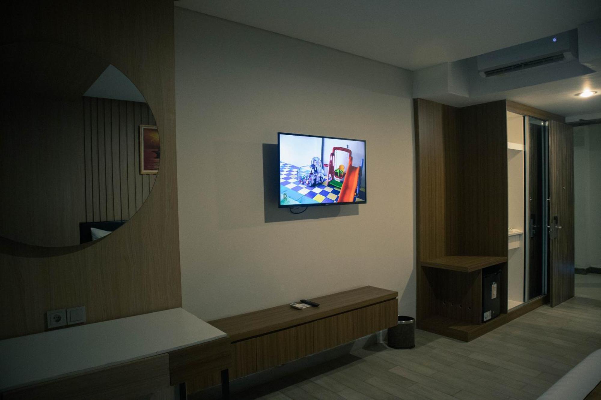 Raja Hotel Kuta Mandalika Resort & Convention ภายนอก รูปภาพ