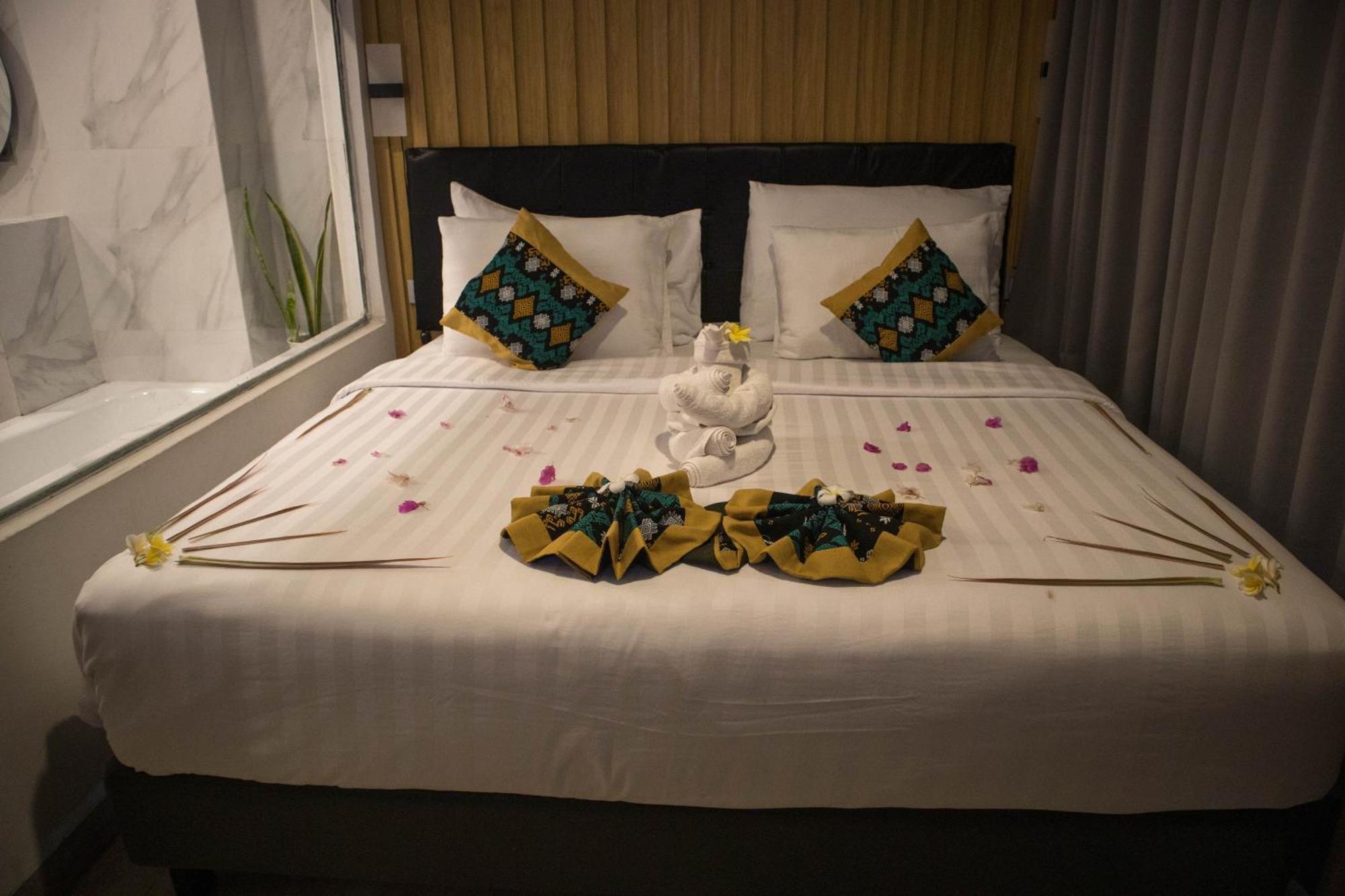 Raja Hotel Kuta Mandalika Resort & Convention ภายนอก รูปภาพ