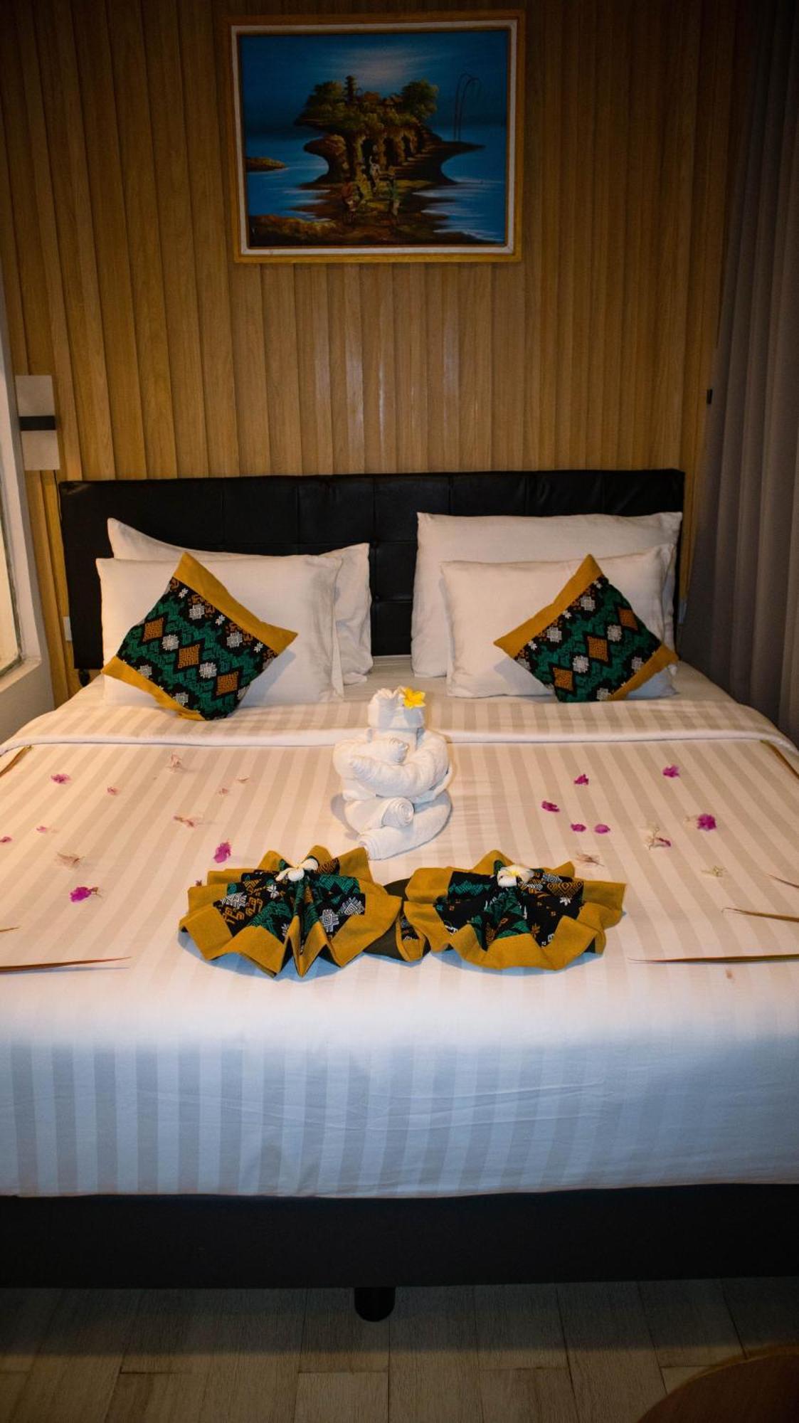 Raja Hotel Kuta Mandalika Resort & Convention ภายนอก รูปภาพ