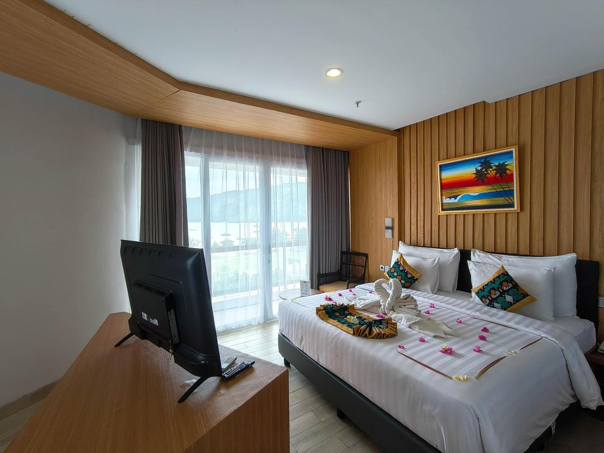 Raja Hotel Kuta Mandalika Resort & Convention ภายนอก รูปภาพ