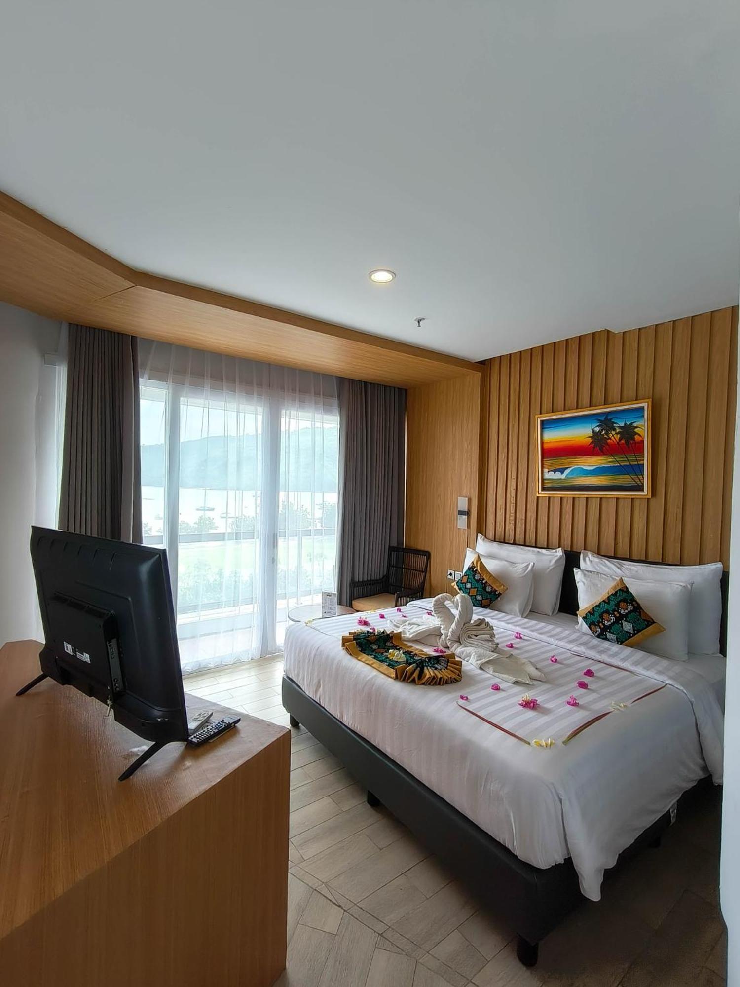 Raja Hotel Kuta Mandalika Resort & Convention ภายนอก รูปภาพ