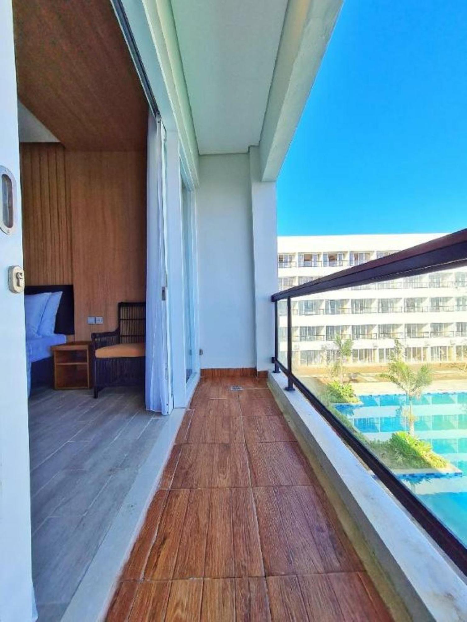 Raja Hotel Kuta Mandalika Resort & Convention ภายนอก รูปภาพ