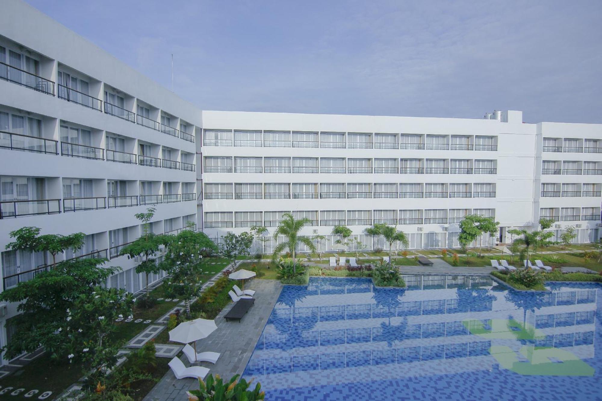Raja Hotel Kuta Mandalika Resort & Convention ภายนอก รูปภาพ