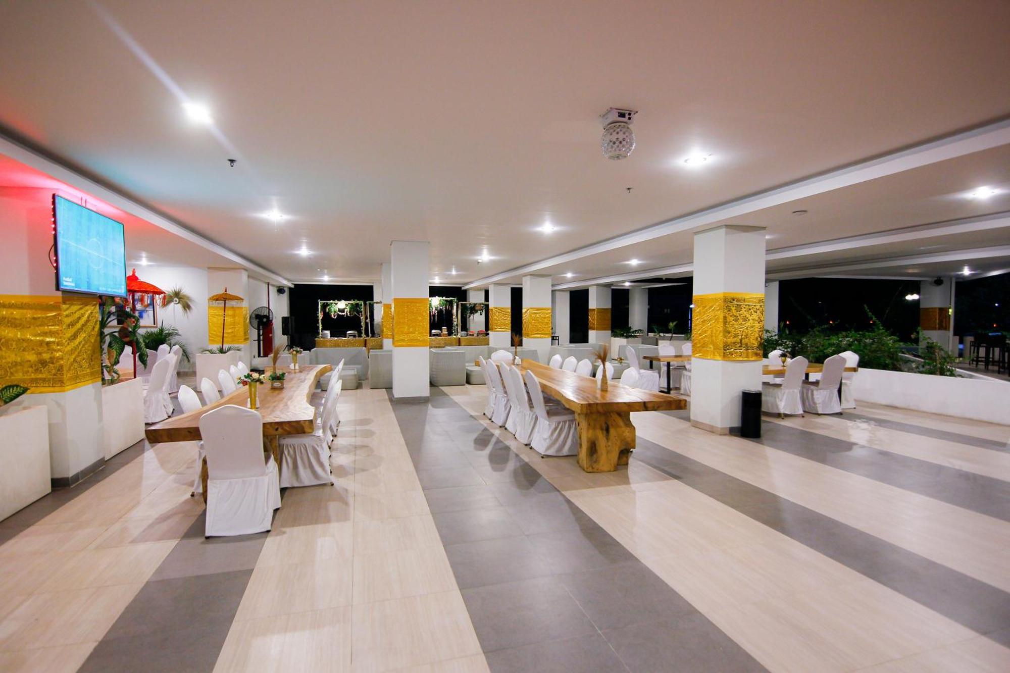 Raja Hotel Kuta Mandalika Resort & Convention ภายนอก รูปภาพ