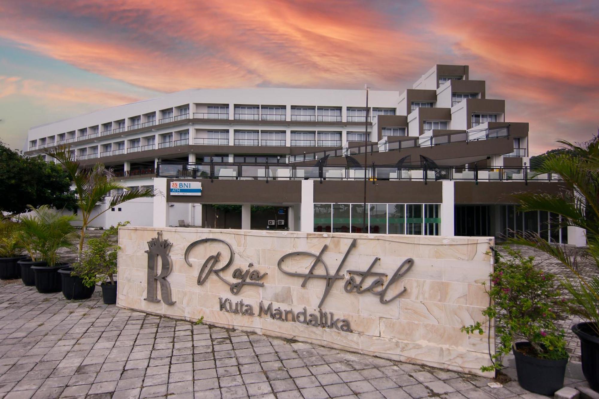 Raja Hotel Kuta Mandalika Resort & Convention ภายนอก รูปภาพ